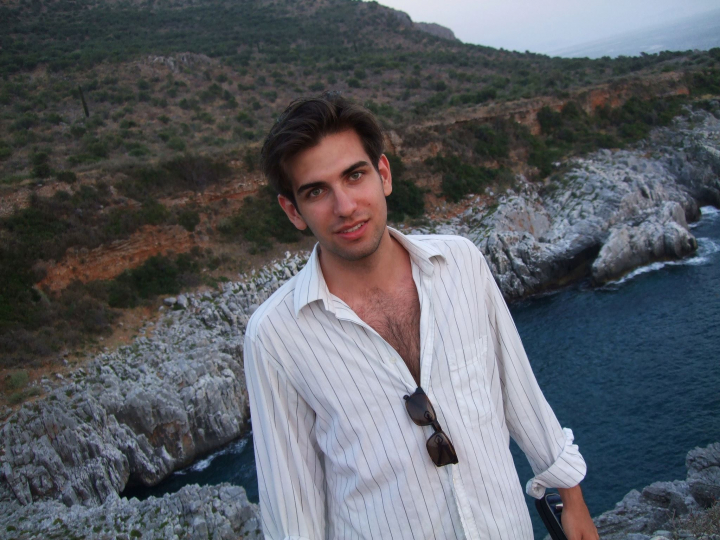 A reusit sa culeaga aplauzele impatimitilor de muzica clasica, printre care si membrii Familiei Regale Britanice. Povestea violonistului moldovean, Grig Cuciuc, care este apreciat in intrega lume - VIDEO A reusit sa culeaga aplauzele impatimitilor de muzica clasica, printre care si membrii Familiei Regale Britanice. Povestea violonistului moldovean, Grig Cuciuc, care este apreciat in intrega lume - VIDEO