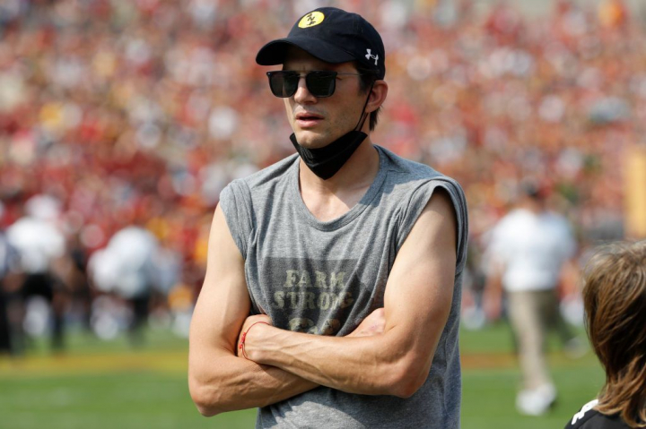 Ashton Kutcher a ajuns de doua ori la spital: ”Fantoma lui Steve Jobs imi bantuie pancreasul”