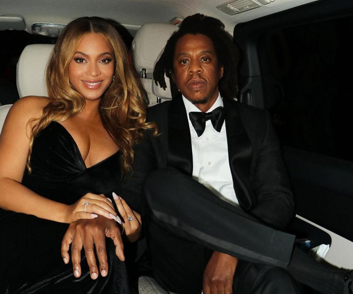 Beyonce, aparitie spectaculoasa la bratul lui Jay-Z. Artista a purtat un diamant de 30 de milioane $ - VIDEO Beyonce, aparitie spectaculoasa la bratul lui Jay-Z. Artista a purtat un diamant de 30 de milioane $ - VIDEO