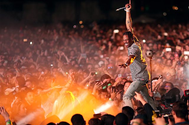 Tragic! 8 persoane au murit, printre care un minor, la concertul lui Travis Scott. Renumitul rapper, dat in judecata - FOTO Tragic! 8 persoane au murit, printre care un minor, la concertul lui Travis Scott. Renumitul rapper, dat in judecata - FOTO