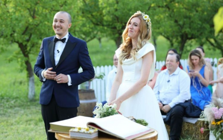 Lucrurile s-au detensionat la Casatoriti pe nevazute! Cuplul Mihai si Andra se muta intr-un apartament nou - VIDEO Lucrurile s-au detensionat la Casatoriti pe nevazute! Cuplul Mihai si Andra se muta intr-un apartament nou - VIDEO