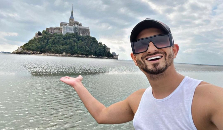 Johy Davis si-a inceput dimineata la Paris! Interpretul a ramas impresionat de capitala Frantei - VIDEO Johy Davis si-a inceput dimineata la Paris! Interpretul a ramas impresionat de capitala Frantei - VIDEO