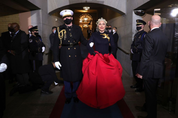 Lady Gaga a purtat o rochie antiglont la investirea lui Joe Biden! Cantareata a vorbit in premiera despre eveniment 