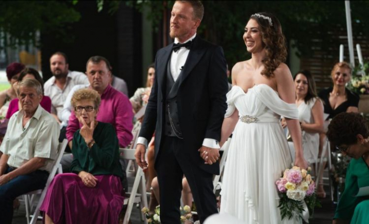 Dana si Adrian de la „Casatoriti pe nevazute” - picnic romantic si declaratii de dragoste pe malul lacului: „Esti un om minunat” - VIDEO