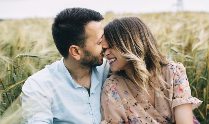 Vine barza! Chiar daca a fost cel mai asteptat moment din viata sa, a reusit sa ascunda primele cinci luni de sarcina de cei mai apropiati. Reporterul de la iSanatate, Cristina Gonta, este in culmea fericirii: „Nu s-a schimbat nimic, doar pofta de paine s-a dublat” - VIDEO Vine barza! Chiar daca a fost cel mai asteptat moment din viata sa, a reusit sa ascunda primele cinci luni de sarcina de cei mai apropiati. Reporterul de la iSanatate, Cristina Gonta, este in culmea fericirii: „Nu s-a schimbat nimic, doar pofta de paine s-a dublat” - VIDEO