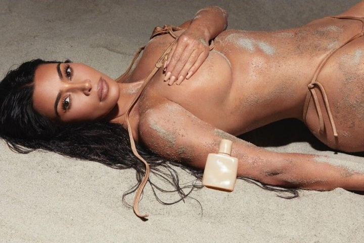 Kim Kardashian, un milion de dolari in primul minut de la lansarea noii colectii de lenjerie intima Kim Kardashian, un milion de dolari in primul minut de la lansarea noii colectii de lenjerie intima