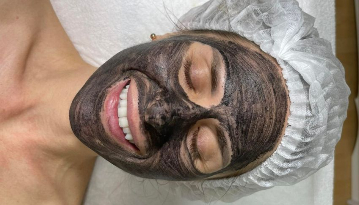 Iti doresti sa fii mereu tanara si frumoasa? Incearca procedura cu laser carbon cu ajutorul careia pielea devine mai catifelata si luminoasa. Ce spune cosmetologul - VIDEO Iti doresti sa fii mereu tanara si frumoasa? Incearca procedura cu laser carbon cu ajutorul careia pielea devine mai catifelata si luminoasa. Ce spune cosmetologul - VIDEO