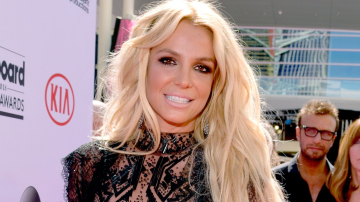 Britney este, in sfarsit, libera! Cher, Paris Hilton si Cyndi Lauper, printre numeroasele vedete care saluta incheierea oficiala a tutelei