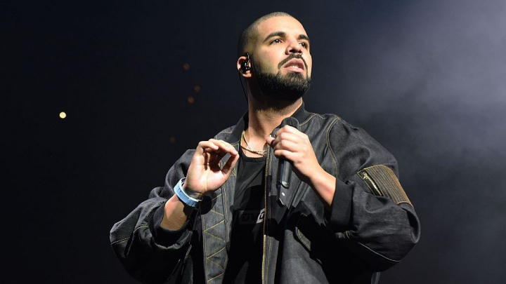 Drake a cheltuit 1 milion de dolari la un club de striptease, la o zi dupa tragedia de la Astroworld