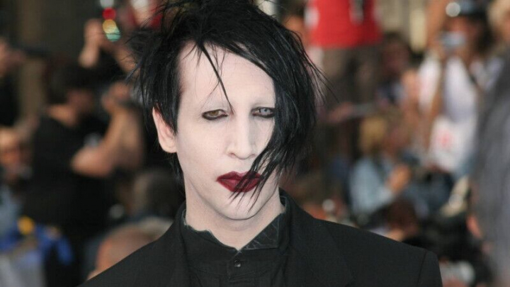 Dezvaluiri socante despre Marilyn Manson. Artistul a avut o cusca de sticla in care si-ar fi abuzat iubitele Dezvaluiri socante despre Marilyn Manson. Artistul a avut o cusca de sticla in care si-ar fi abuzat iubitele