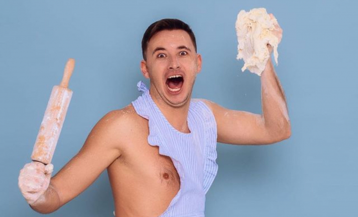 Nu doar produsele alimentare le pastreaza la rece! Ce gasesti in frigiderul lui Emilian Cretu - VIDEO Nu doar produsele alimentare le pastreaza la rece! Ce gasesti in frigiderul lui Emilian Cretu - VIDEO