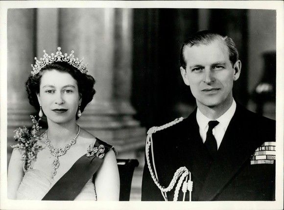 Povestea celei mai scumpe bijuterii din lume: colierul primit cadou de Regina Elisabeta cu ocazia logodnei cu Printul Philip Povestea celei mai scumpe bijuterii din lume: colierul primit cadou de Regina Elisabeta cu ocazia logodnei cu Printul Philip