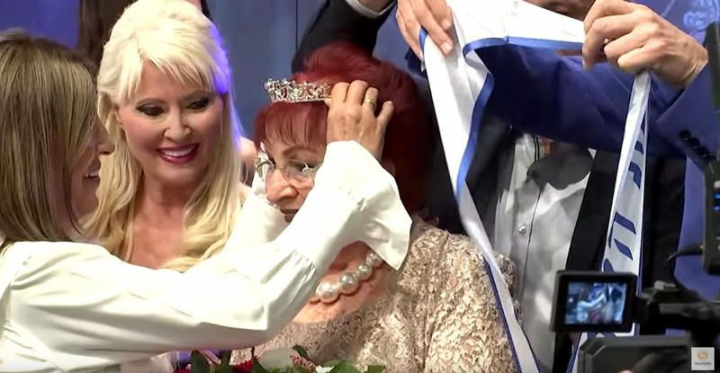 O strabunica de 86 de ani nascuta in Romania a fost incoronata „Miss Holocaust Survivor” in Israel - VIDEO O strabunica de 86 de ani nascuta in Romania a fost incoronata „Miss Holocaust Survivor” in Israel - VIDEO