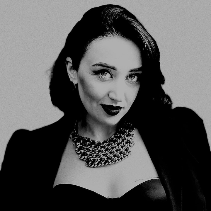 Daniela Burlaca te invita la teatru! Vezi ce premiera a pregatit regizoarea la deschiderea sezonului de iarna Daniela Burlaca te invita la teatru! Vezi ce premiera a pregatit regizoarea la deschiderea sezonului de iarna