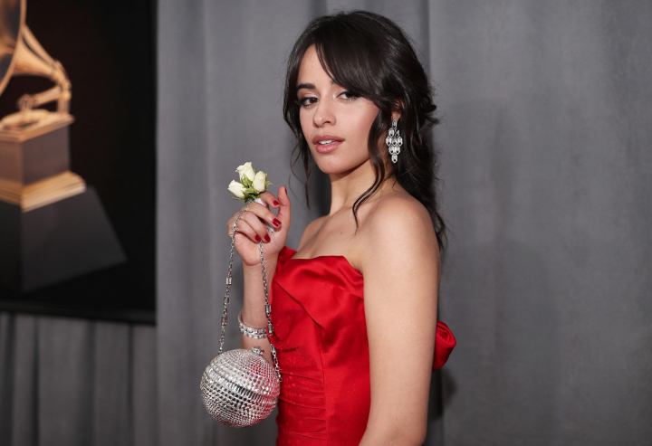Schimbare neasteptata de look pentru Camila Cabello, dupa despartirea de Shawn Mendes. Artista si-a vopsit parul in culoarea verde Schimbare neasteptata de look pentru Camila Cabello, dupa despartirea de Shawn Mendes. Artista si-a vopsit parul in culoarea verde