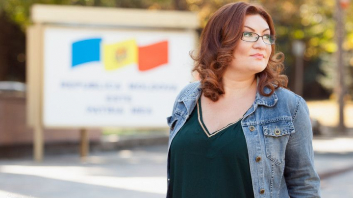 A ajuns la inimile cititorilor sai datorita sinceritatii cu care scrie! Povestea moldovencei Zina Zen: "Uneori, scriu in loc de terapie. Alteori, pur si simplu am chef sa scriu, pentru ca in capul meu incepe un dialog cu mine, cea din trecut..." INTERVIU A ajuns la inimile cititorilor sai datorita sinceritatii cu care scrie! Povestea moldovencei Zina Zen: "Uneori, scriu in loc de terapie. Alteori, pur si simplu am chef sa scriu, pentru ca in capul meu incepe un dialog cu mine, cea din trecut..." INTERVIU
