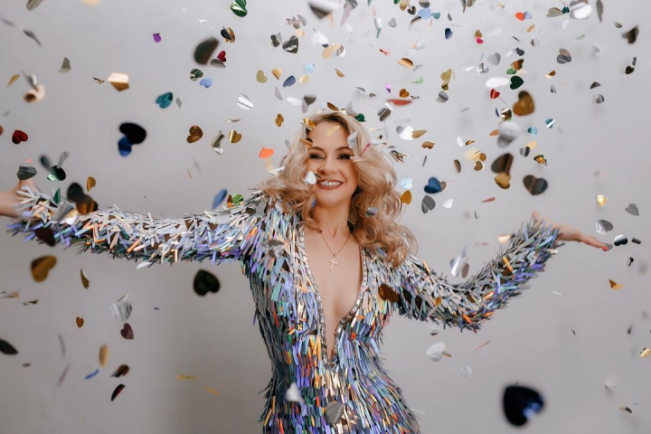 A spus „DA”! Interpreta Sasha Letty este mai fericita ca niciodata alaturi cu cel care i-a daruit multasteptatul inel cu diamante: „Am prea multe emotii pozitive si vreau sa le impart cu toti” - VIDEO A spus „DA”! Interpreta Sasha Letty este mai fericita ca niciodata alaturi cu cel care i-a daruit multasteptatul inel cu diamante: „Am prea multe emotii pozitive si vreau sa le impart cu toti” - VIDEO