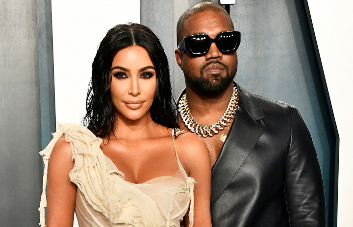 Kanye West incearca sa se impace cu Kim si sa o intoarca in familie. „In fiecare zi ma gandesc doar la cum pot sa imi recupereze familia si cum pot sa repar durerea pe care i-am provocat-o” - FOTO Kanye West incearca sa se impace cu Kim si sa o intoarca in familie. „In fiecare zi ma gandesc doar la cum pot sa imi recupereze familia si cum pot sa repar durerea pe care i-am provocat-o” - FOTO