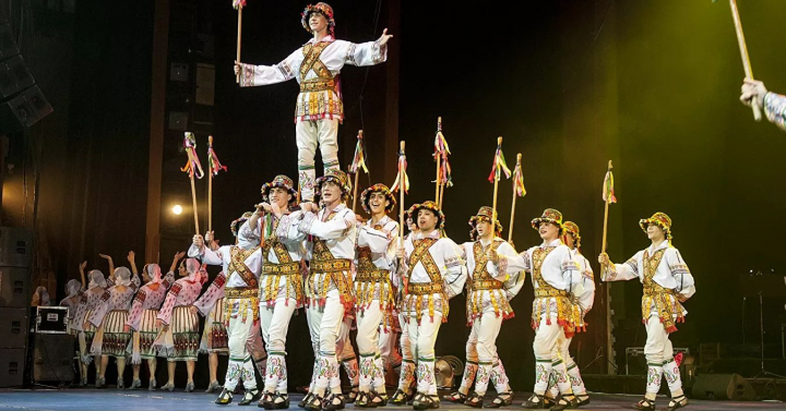 De pe scena - in strada! Povestea trista a unui fost dansator al ansamblului „Joc”, care a ajuns la batranete sa isi vanda toate lucrurile: „Eu dansurile nu le-am lasat, eu si acum dansez” - VIDEO De pe scena - in strada! Povestea trista a unui fost dansator al ansamblului „Joc”, care a ajuns la batranete sa isi vanda toate lucrurile: „Eu dansurile nu le-am lasat, eu si acum dansez” - VIDEO