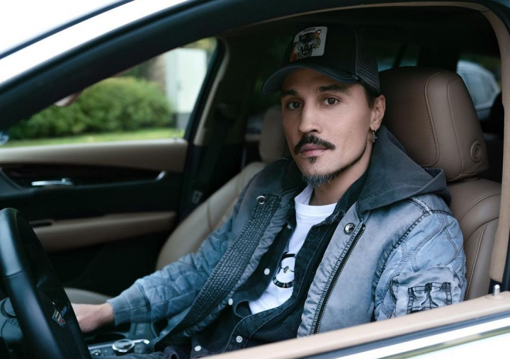 Dima Bilan a urcat beat pe scena in timpul unui concert! Cum a explicat interpretul aparitia sa: „Voi nu stiti nici jumatate din ceea ce se intampla in viata mea, eu plang incontinuu” - VIDEO Dima Bilan a urcat beat pe scena in timpul unui concert! Cum a explicat interpretul aparitia sa: „Voi nu stiti nici jumatate din ceea ce se intampla in viata mea, eu plang incontinuu” - VIDEO