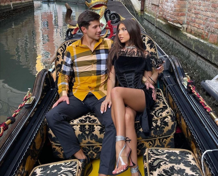 Marinela Bezer si iubitul sau - dans pe gheata! Cum s-au filmat cei doi indragostiti la Londra - VIDEO Marinela Bezer si iubitul sau - dans pe gheata! Cum s-au filmat cei doi indragostiti la Londra - VIDEO