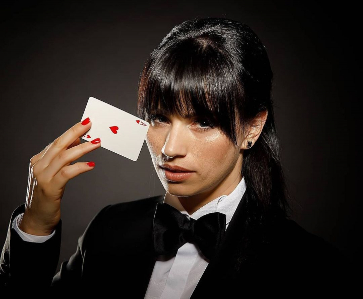 Viata este ca un joc de carti! Care este cea mai mare pierdere a Dianei Ballerini: „Tu esti mama si ma intelegi”. Ce eveniment a organizat femeia de afaceri - VIDEO Viata este ca un joc de carti! Care este cea mai mare pierdere a Dianei Ballerini: „Tu esti mama si ma intelegi”. Ce eveniment a organizat femeia de afaceri - VIDEO