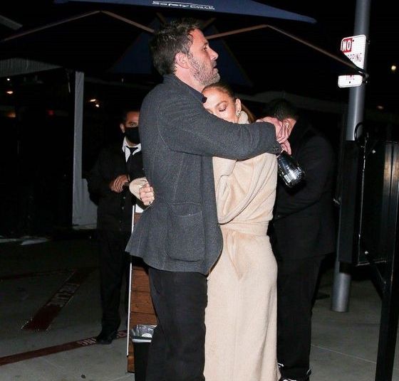 Jennifer Lopez si Ben Affleck, de nedespartit! Cei doi indragostiti au petrecut o seara romantica in oras, dupa ce au stat impreuna de Ziua Recunostintei Jennifer Lopez si Ben Affleck, de nedespartit! Cei doi indragostiti au petrecut o seara romantica in oras, dupa ce au stat impreuna de Ziua Recunostintei