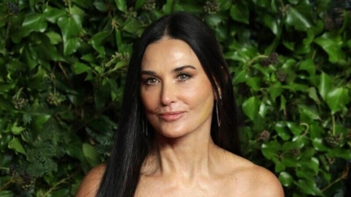 Demi Moore, superba la 59 de ani pe covorul rosu la Fashion Awards 2021 Demi Moore, superba la 59 de ani pe covorul rosu la Fashion Awards 2021