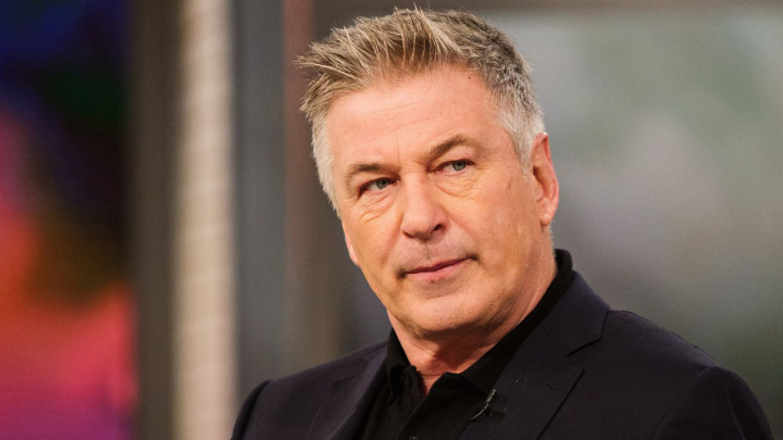 Alec Baldwin a izbucnit in lacrimi in cadrul primului interviu dupa evenimentul tragic: „Nu as indrepta niciodata arma spre cineva si nu as apasa pe tragaci” - FOTO Alec Baldwin a izbucnit in lacrimi in cadrul primului interviu dupa evenimentul tragic: „Nu as indrepta niciodata arma spre cineva si nu as apasa pe tragaci” - FOTO
