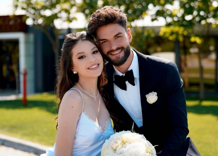 „Sa asculti si sa privesti fara lacrimi e imposibil!”Cleopatra Stratan si sotul acesteia emotioneaza publicul cu un nou video - VIDEO „Sa asculti si sa privesti fara lacrimi e imposibil!”Cleopatra Stratan si sotul acesteia emotioneaza publicul cu un nou video - VIDEO