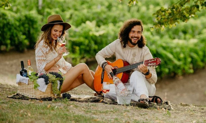 Pasha Parfeni, despre secretul unei casnicii de succes: „Fericirea unui barbat este proportionala cu bucuria din ochii femeii din fata lui.” - FOTO Pasha Parfeni, despre secretul unei casnicii de succes: „Fericirea unui barbat este proportionala cu bucuria din ochii femeii din fata lui.” - FOTO