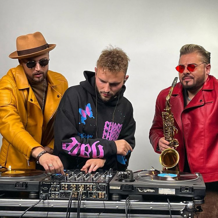 Sunstroke Project a lansat o „bomba” muzicala! „Netflix & Chill” - hitul care te va incalzi in aceasta iarna - VIDEO Sunstroke Project a lansat o „bomba” muzicala! „Netflix & Chill” - hitul care te va incalzi in aceasta iarna - VIDEO