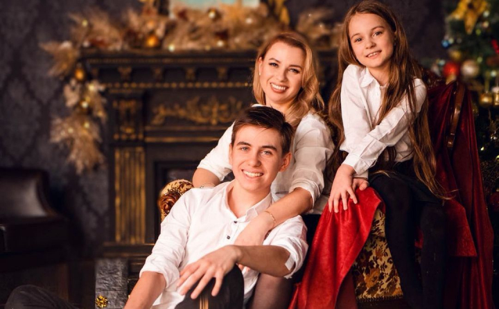 De ziua scrisorii, Diana Voevutki, impreuna cu fiica sa Ariadna, si-au scris dorintele catre Mos Craciun: „Ar fi destul de trist sa vezi ca toti au cadouri in afara de tine” - VIDEO De ziua scrisorii, Diana Voevutki, impreuna cu fiica sa Ariadna, si-au scris dorintele catre Mos Craciun: „Ar fi destul de trist sa vezi ca toti au cadouri in afara de tine” - VIDEO