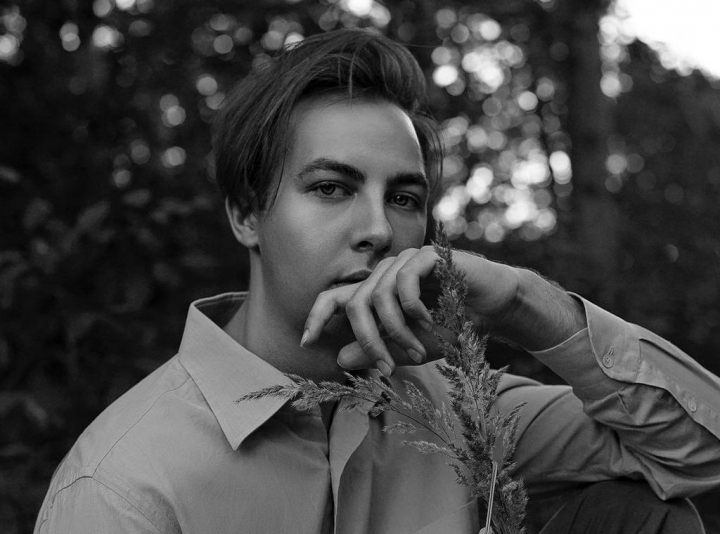 Tendinta acestui sezon - oversize-ul! Stilistul Nathaniel Kowalsky, iti arata cum sa combini corect piesele vestimentare pentru ca acestea sa fie armonios integrate intr-o tinuta - VIDEO