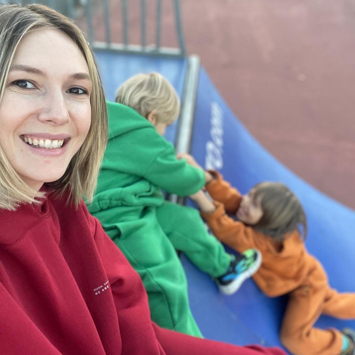 Adela Popescu, dificultati dupa cele trei nasteri: „Ma misc ca o babuta” Adela Popescu, dificultati dupa cele trei nasteri: „Ma misc ca o babuta”