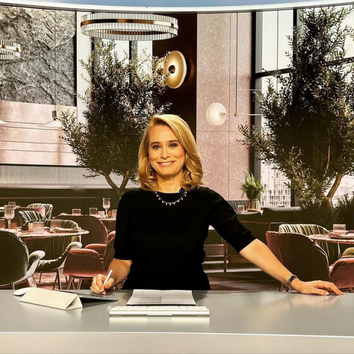 Imagine inedita cu Andreea Esca. Cum arata vedeta TV in 1991, fara celebra sa coafura Imagine inedita cu Andreea Esca. Cum arata vedeta TV in 1991, fara celebra sa coafura