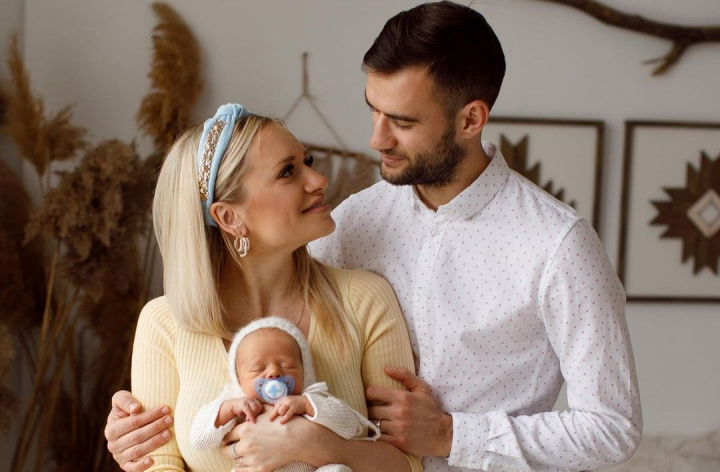 „9 luni te-am purtat sub inima si de alte 9 te purtam in brate”. Anisoara Loghin - mamica implinita alaturi de familia sa - FOTO „9 luni te-am purtat sub inima si de alte 9 te purtam in brate”. Anisoara Loghin - mamica implinita alaturi de familia sa - FOTO