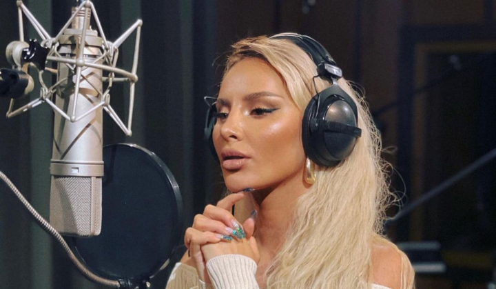 Ex-solista grupei Artik & Asti a revenit! Artista lanseaza o piesa in care „arde” amintirile trupei - FOTO/VIDEO Ex-solista grupei Artik & Asti a revenit! Artista lanseaza o piesa in care „arde” amintirile trupei - FOTO/VIDEO