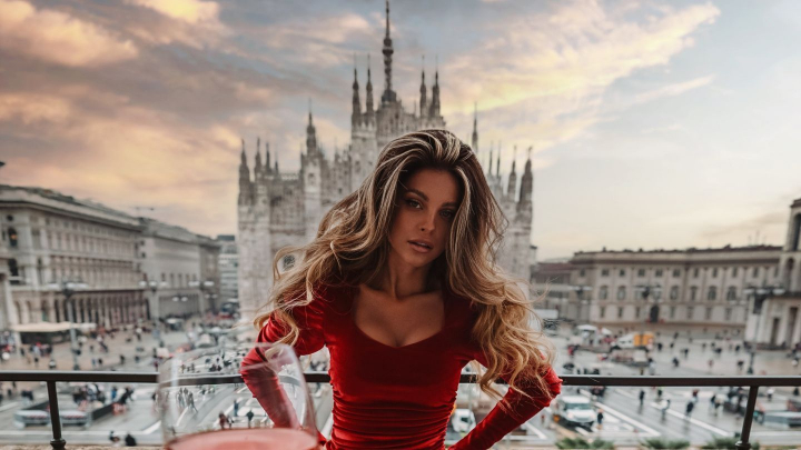 Valerie Lungu a calatorit in 10 tari de pe trei continente in ultimele luni pentru poze Valerie Lungu a calatorit in 10 tari de pe trei continente in ultimele luni pentru poze