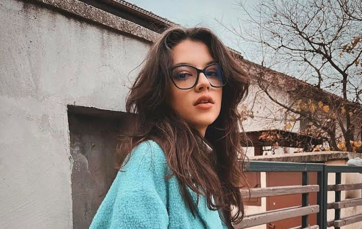 De ziua bunicului sau, Cleopatra Stratan a revenit la Chisinau! Vezi ce mesaj emotionant i-a dedicat artista - FOTO De ziua bunicului sau, Cleopatra Stratan a revenit la Chisinau! Vezi ce mesaj emotionant i-a dedicat artista - FOTO