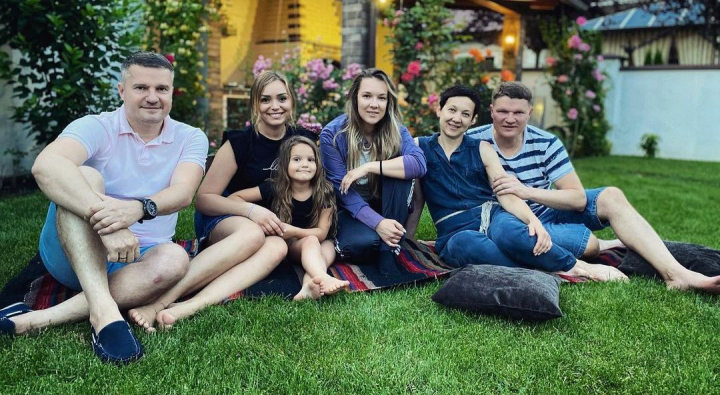 O nunta moldoveneasca ca pe vremuri! Familia Stefanet au reamintit tuturor despre traditii: „Chiar daca ziua de filmare durat 19 ore, mi s-a parut ca a trecut foarte repede totul” - VIDEO O nunta moldoveneasca ca pe vremuri! Familia Stefanet au reamintit tuturor despre traditii: „Chiar daca ziua de filmare durat 19 ore, mi s-a parut ca a trecut foarte repede totul” - VIDEO