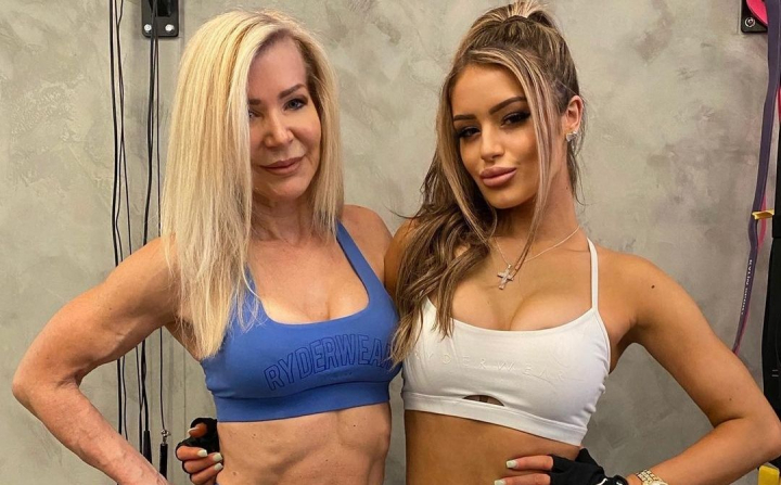 Bunica si nepoata care fac senzatie pe Instagram. La 64 de ani, Lesley Maxwell impresioneaza cu formele sale - FOTO Bunica si nepoata care fac senzatie pe Instagram. La 64 de ani, Lesley Maxwell impresioneaza cu formele sale - FOTO