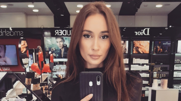 Ce machiaj sa alegi pentru noaptea de Revelion? Specialista, Inga Rata, iti spune care sunt culorile pe care neaparat trebuie sa le folosesti - VIDEO Ce machiaj sa alegi pentru noaptea de Revelion? Specialista, Inga Rata, iti spune care sunt culorile pe care neaparat trebuie sa le folosesti - VIDEO