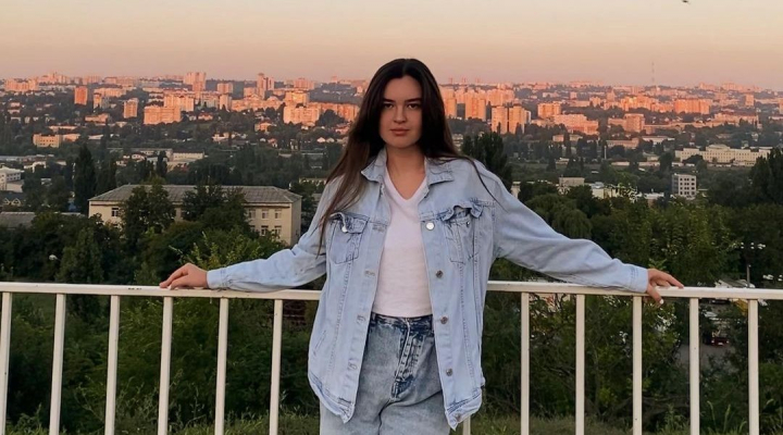 Andreea Cuciuc - plina de entuziasm si fericire! Fata a filmat primul sau videoclip, la piesa „Ho Ho Ho, vine Craciunul!”. Vezi cum s-a descurcat tanara - VIDEO Andreea Cuciuc - plina de entuziasm si fericire! Fata a filmat primul sau videoclip, la piesa „Ho Ho Ho, vine Craciunul!”. Vezi cum s-a descurcat tanara - VIDEO