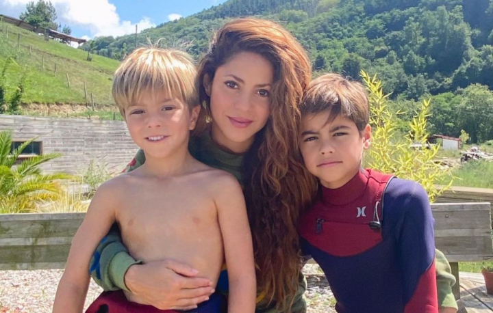 Shakira, o mama mandra. Fiul ei de opt ani ii mosteneste pasiunea pentru muzica. Imaginile in care apare cantand la pian sunt virale - VIDEO
Shakira, o mama mandra. Fiul ei de opt ani ii mosteneste pasiunea pentru muzica. Imaginile in care apare cantand la pian sunt virale - VIDEO