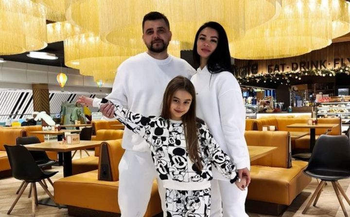 Craciun cu peripetii in familia Melnic! Vezi destinatia pe care au ales-o, dar si situatia dificila prin care a trecut Anatolie: „Eu am crezut ca voi nebunii de sarbatori aveti retineri” - VIDEO Craciun cu peripetii in familia Melnic! Vezi destinatia pe care au ales-o, dar si situatia dificila prin care a trecut Anatolie: „Eu am crezut ca voi nebunii de sarbatori aveti retineri” - VIDEO