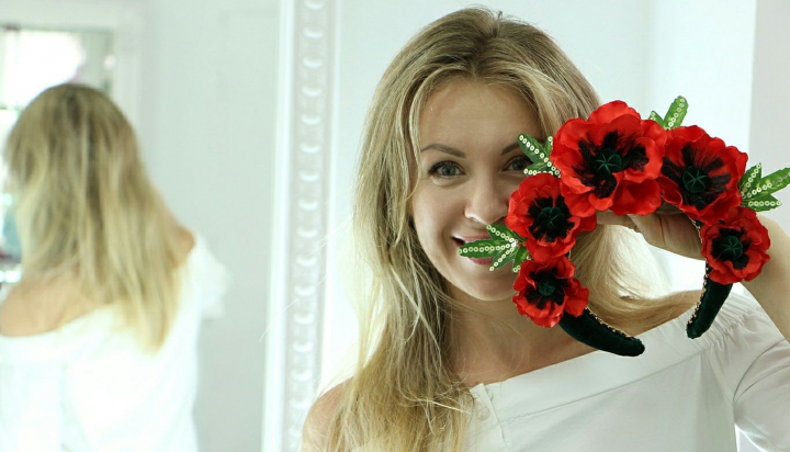 Brosa – cadoul perfect pentru toate domnisoarele! Larisa Ivanova, mesterita hand-made, iti spune care este secretul bijuteriilor sale si cat timp ii ia pentru a confectiona o astfel de opera de arta: „Ele sunt universale, le poti purta la orice, chiar si la un costum de baie” - VIDEO