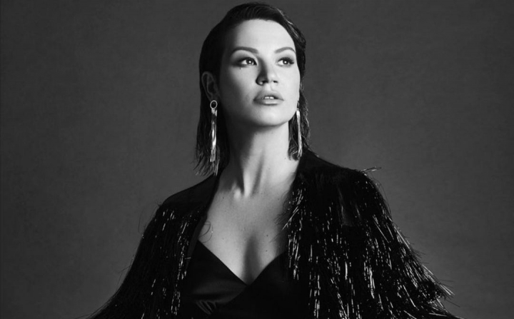 Prezentatoarea Ida Galici s-a dezbracat complet in fata camerei: „Aceasta dezgolire nu este despre erotica, ci este despre vulnerabilitate, sensibilitate, sinceritate si curaj” - FOTO Prezentatoarea Ida Galici s-a dezbracat complet in fata camerei: „Aceasta dezgolire nu este despre erotica, ci este despre vulnerabilitate, sensibilitate, sinceritate si curaj” - FOTO