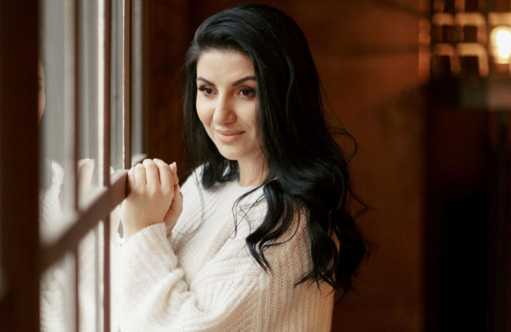 De Craciun devii mai bun! Svetlana Sainsus - Craciunita care duce daruri la toti copilasii cuminti: „Impartim bucurii” - VIDEO De Craciun devii mai bun! Svetlana Sainsus - Craciunita care duce daruri la toti copilasii cuminti: „Impartim bucurii” - VIDEO