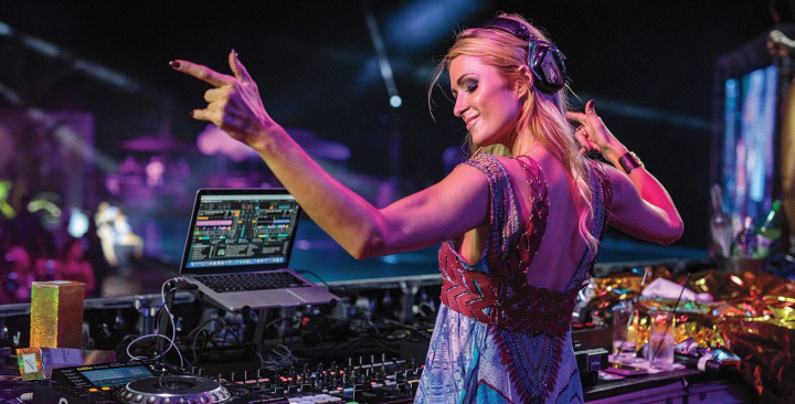 Paris Hilton, onorarii de pana la 1 milion de dolari pentru a mixa ca DJ. De Revelion isi lanseaza propria insula in metavers Paris Hilton, onorarii de pana la 1 milion de dolari pentru a mixa ca DJ. De Revelion isi lanseaza propria insula in metavers